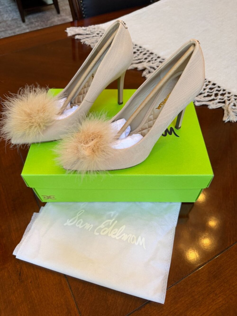 Sam Edelman heels - with hazel plush feather in color sand - size 7.5